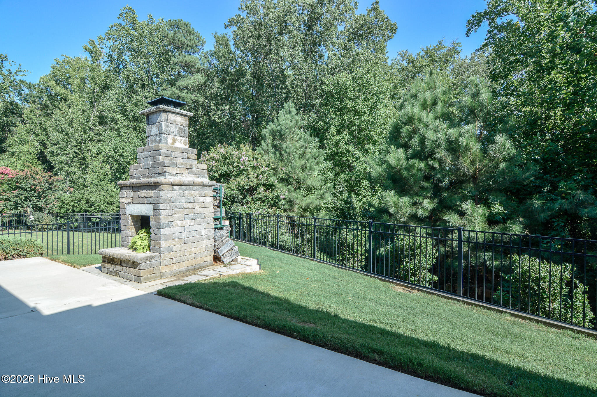 main property photo 31