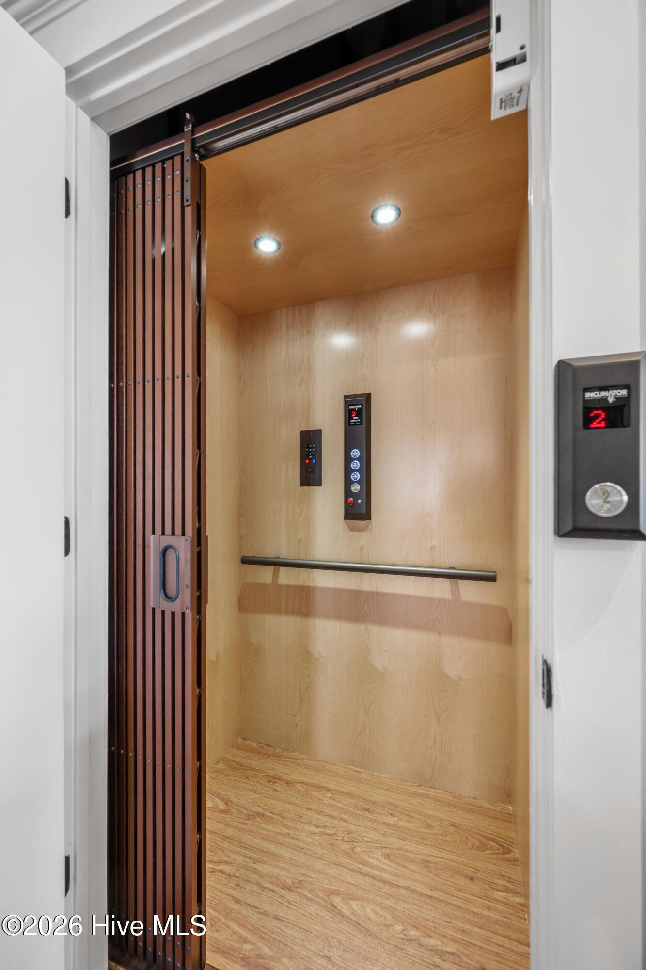 main property photo 7