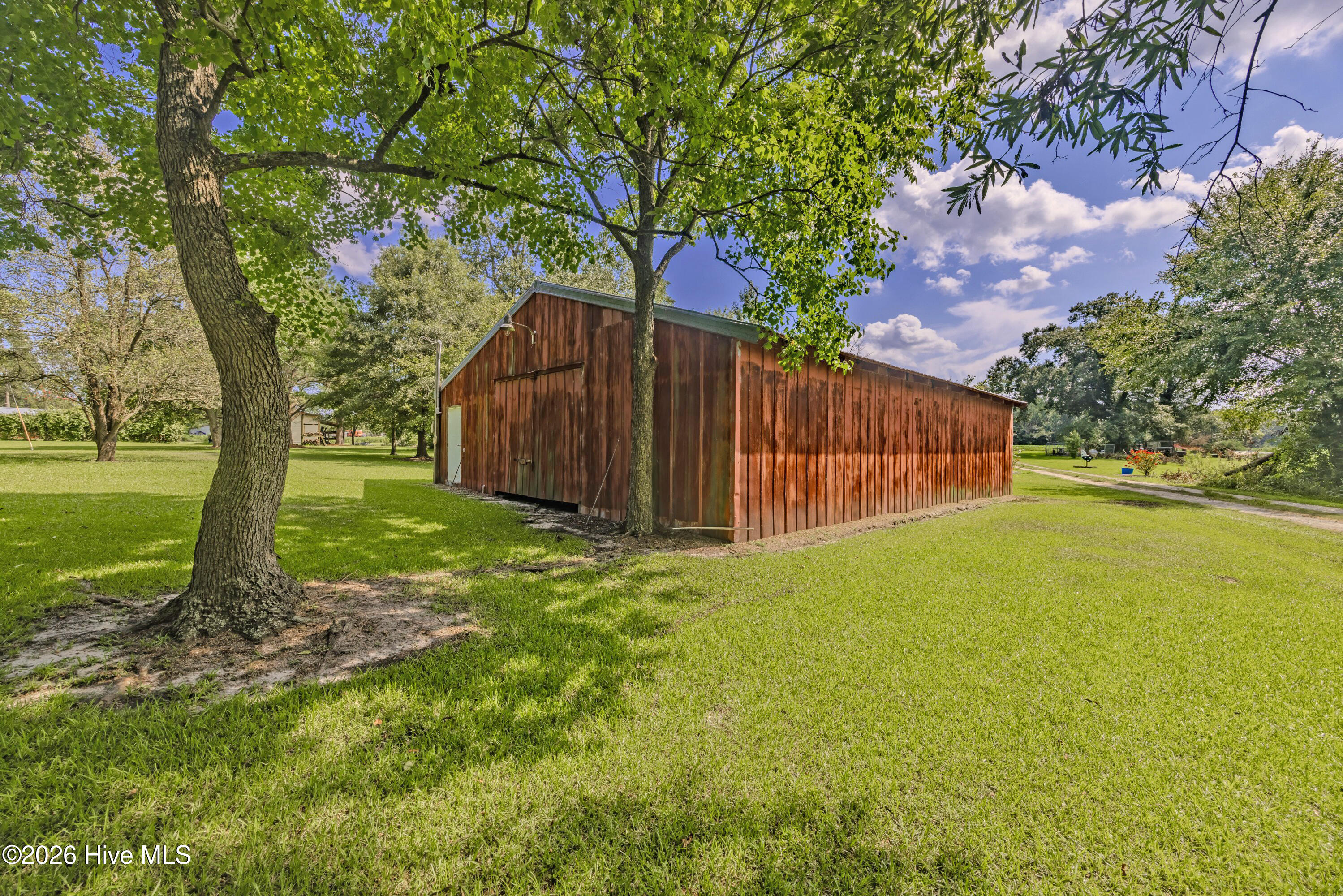 main property photo 40
