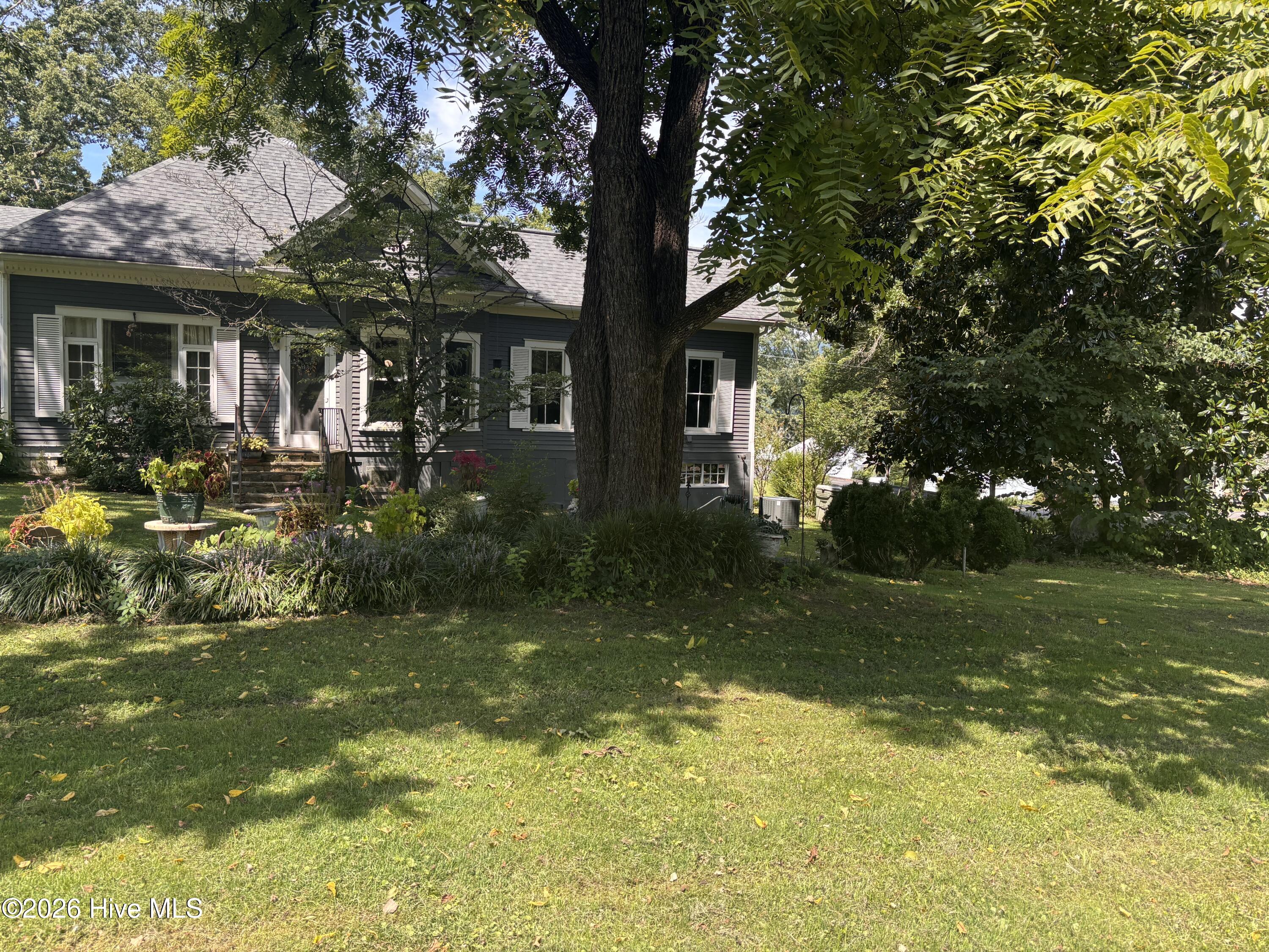 main property photo 28