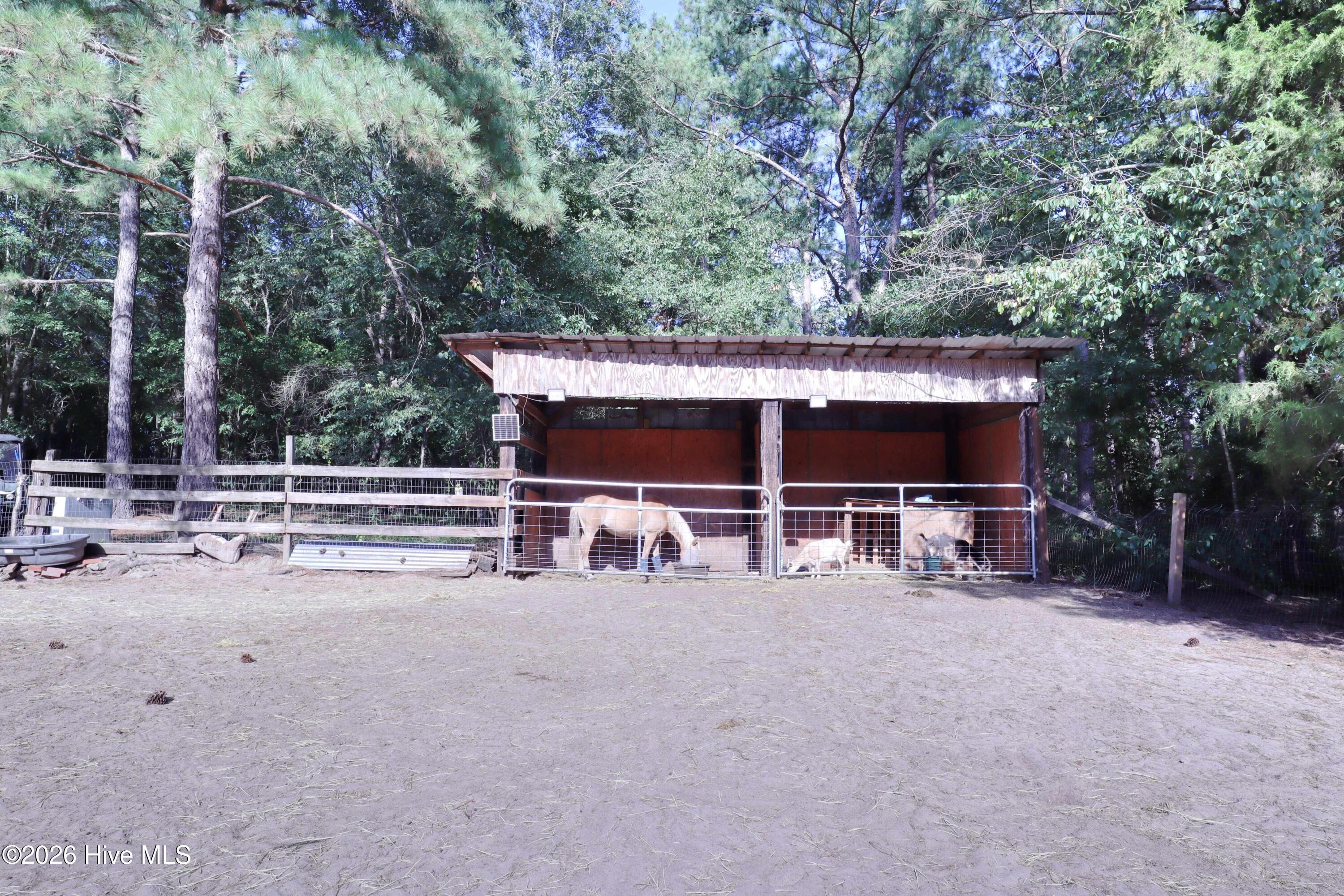 main property photo 40
