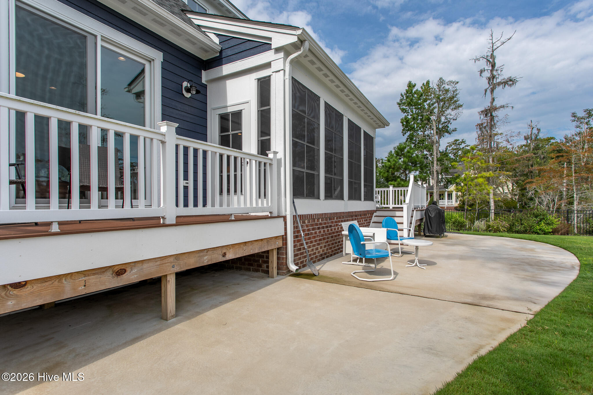 main property photo 14