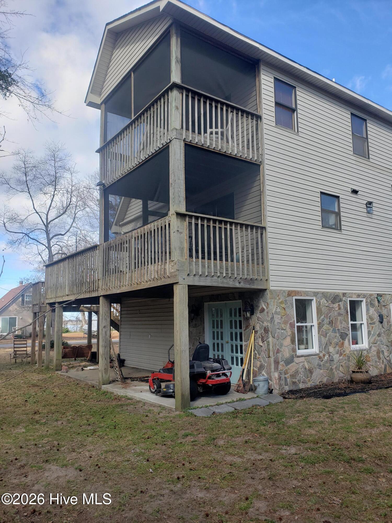 main property photo 30