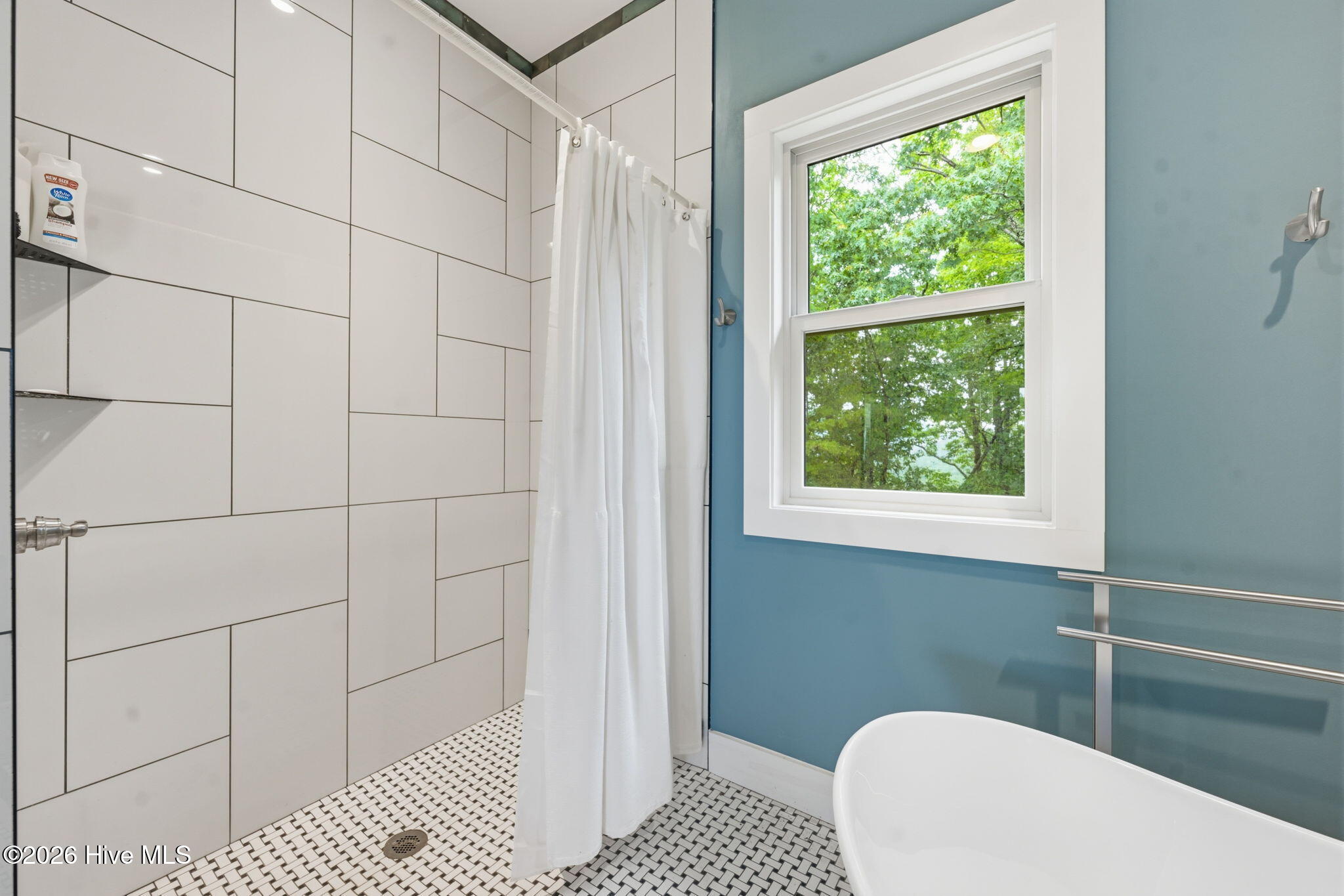 main property photo 25