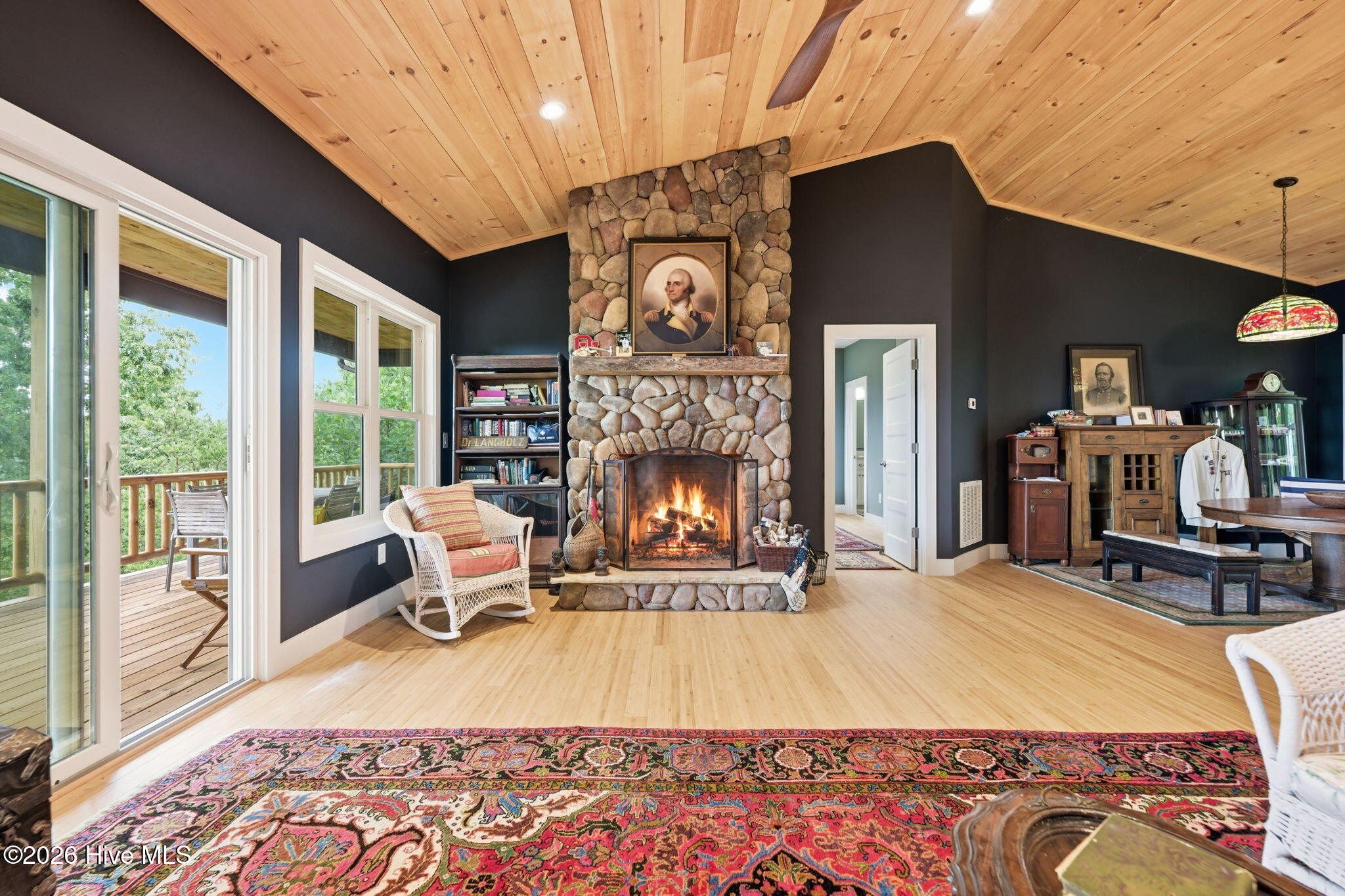 main property photo 28