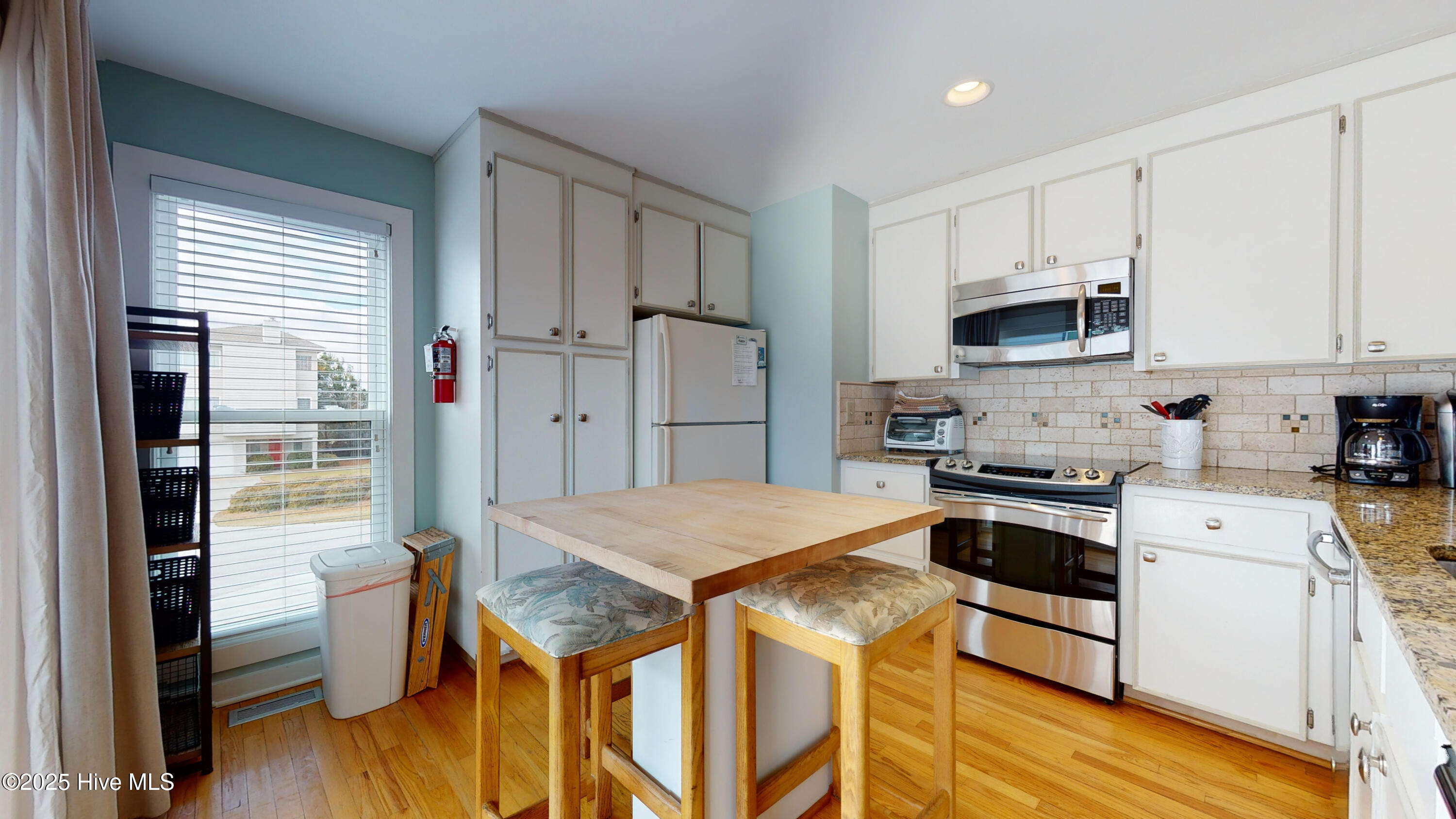 main property photo 14