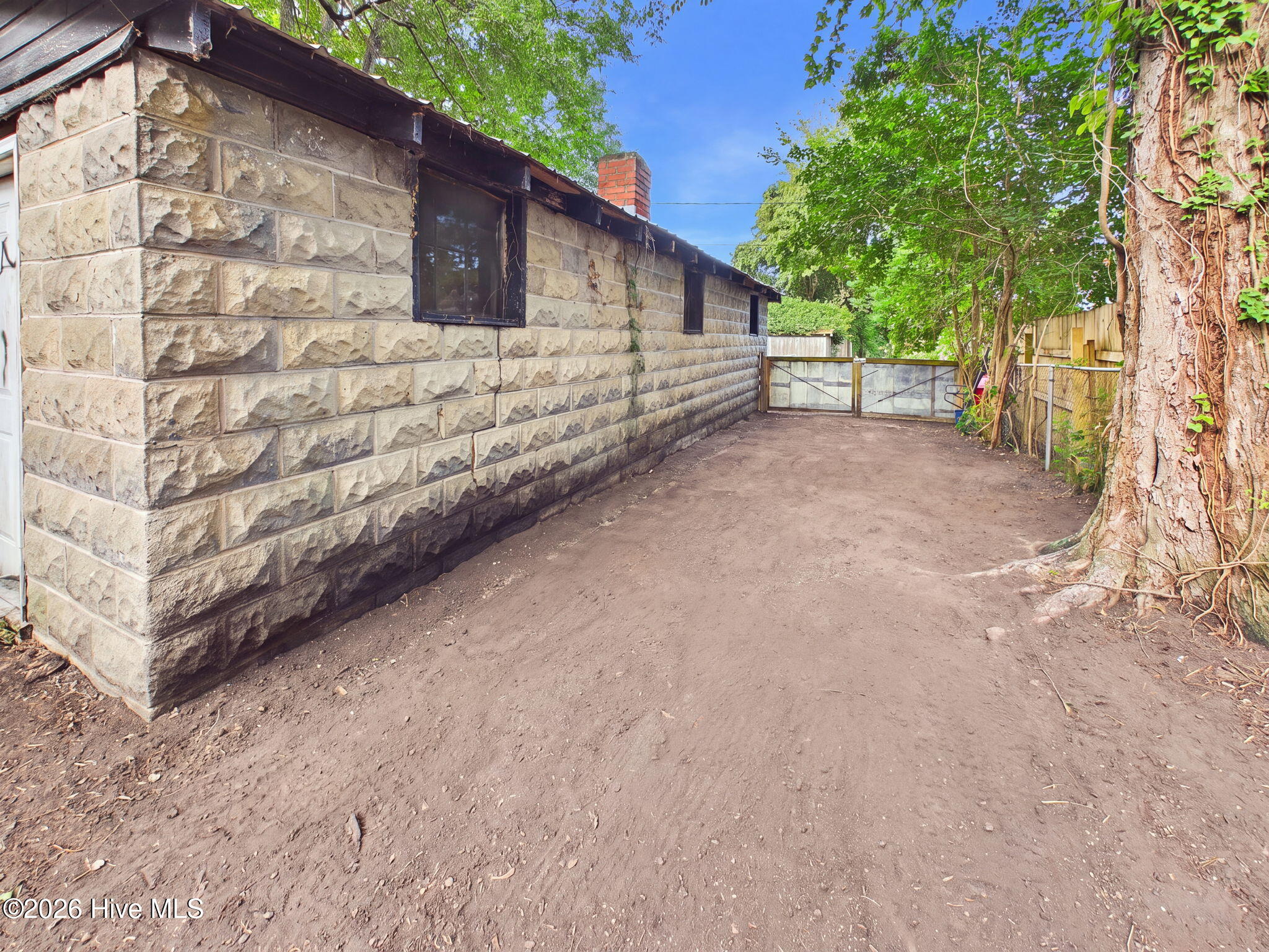 main property photo 36
