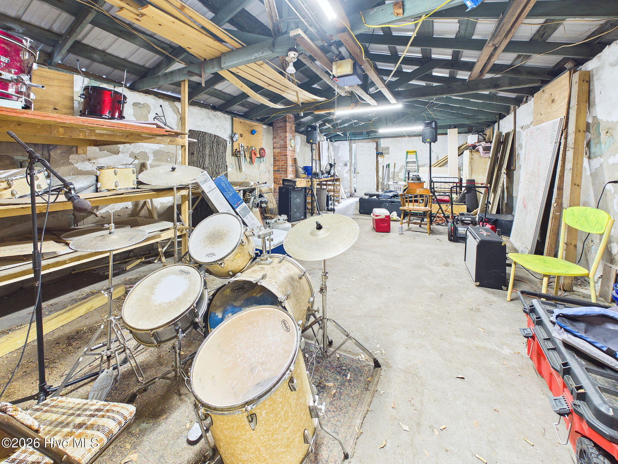 main property photo 37