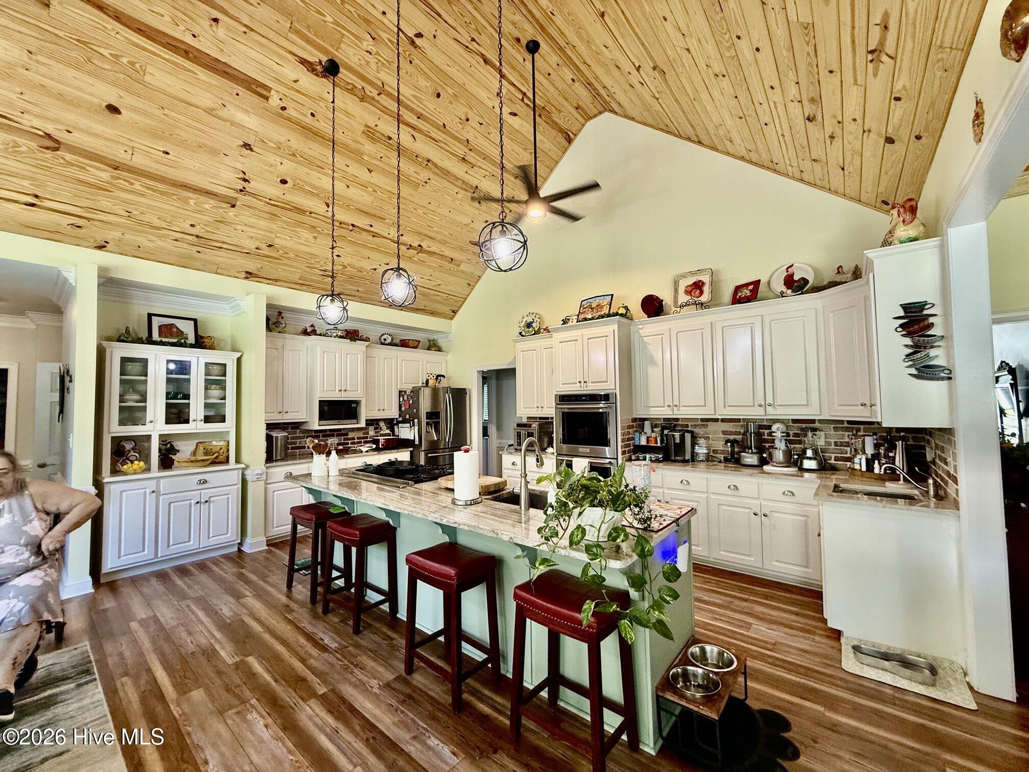 main property photo 17