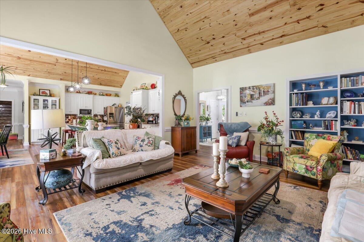 main property photo 9