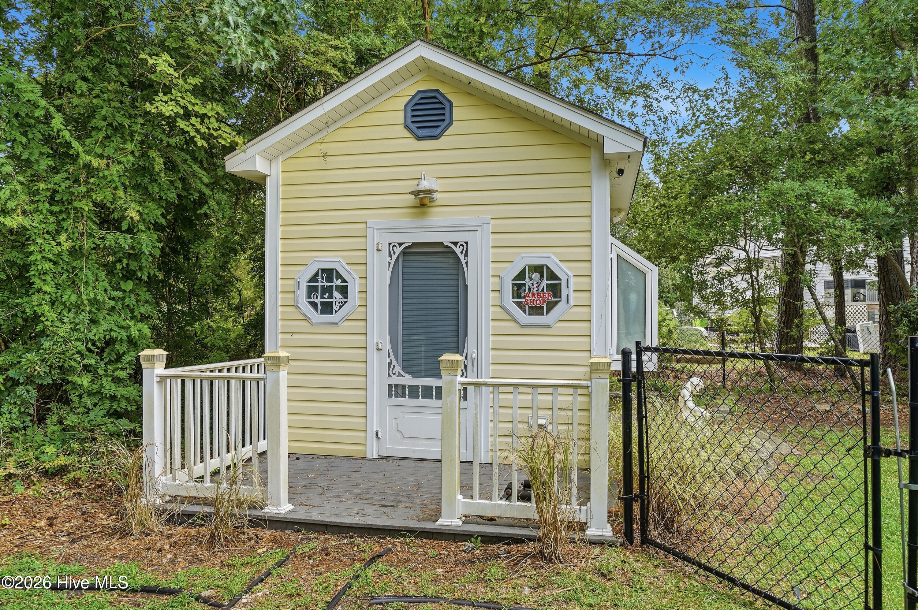 main property photo 40