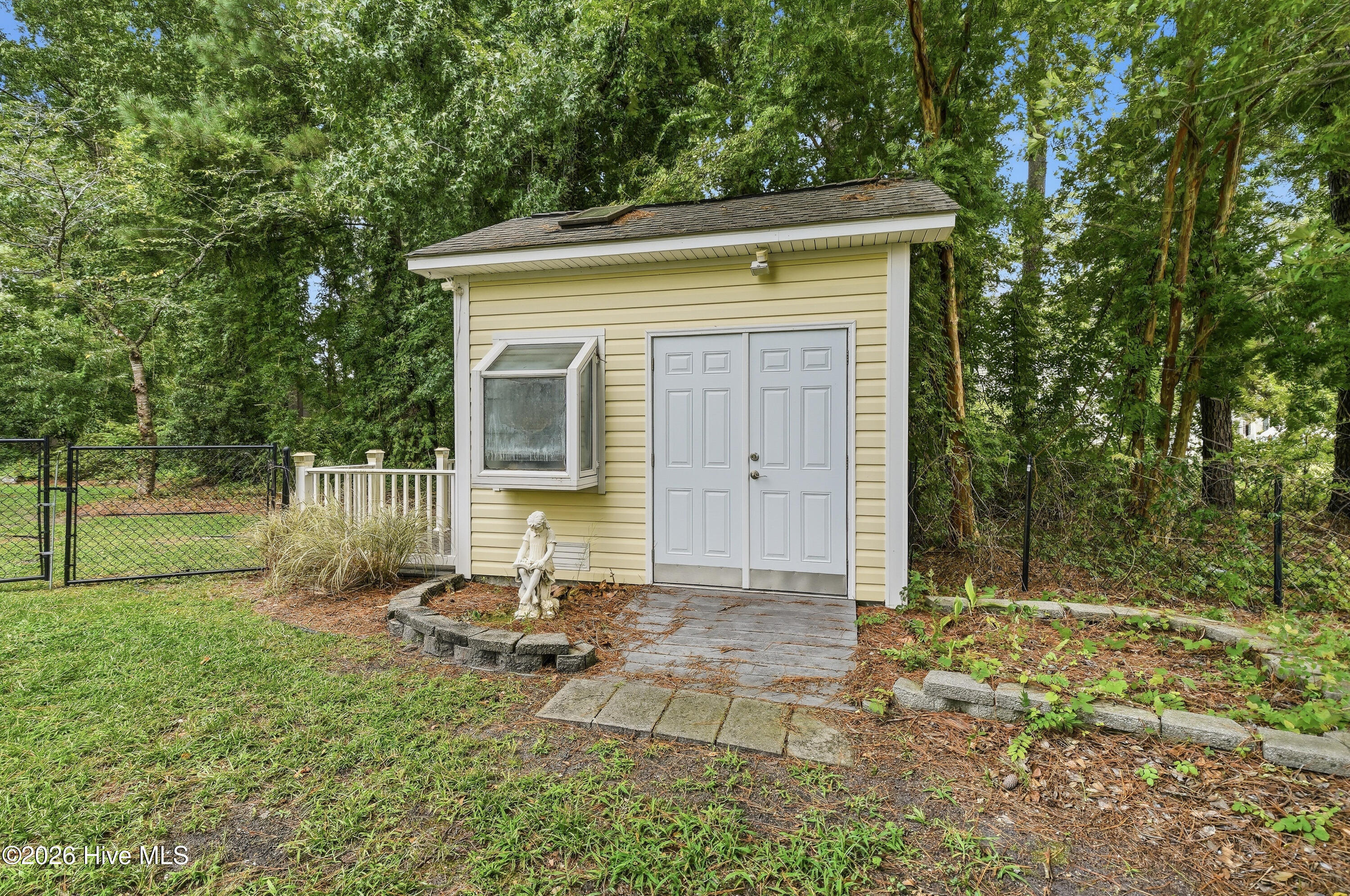 main property photo 41