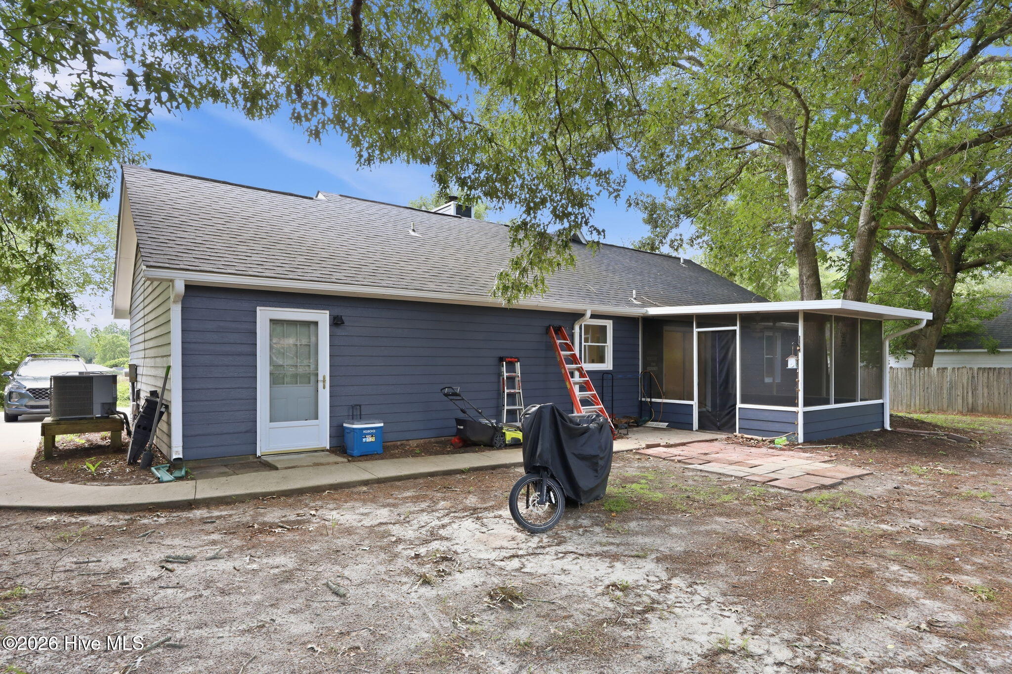 main property photo 28