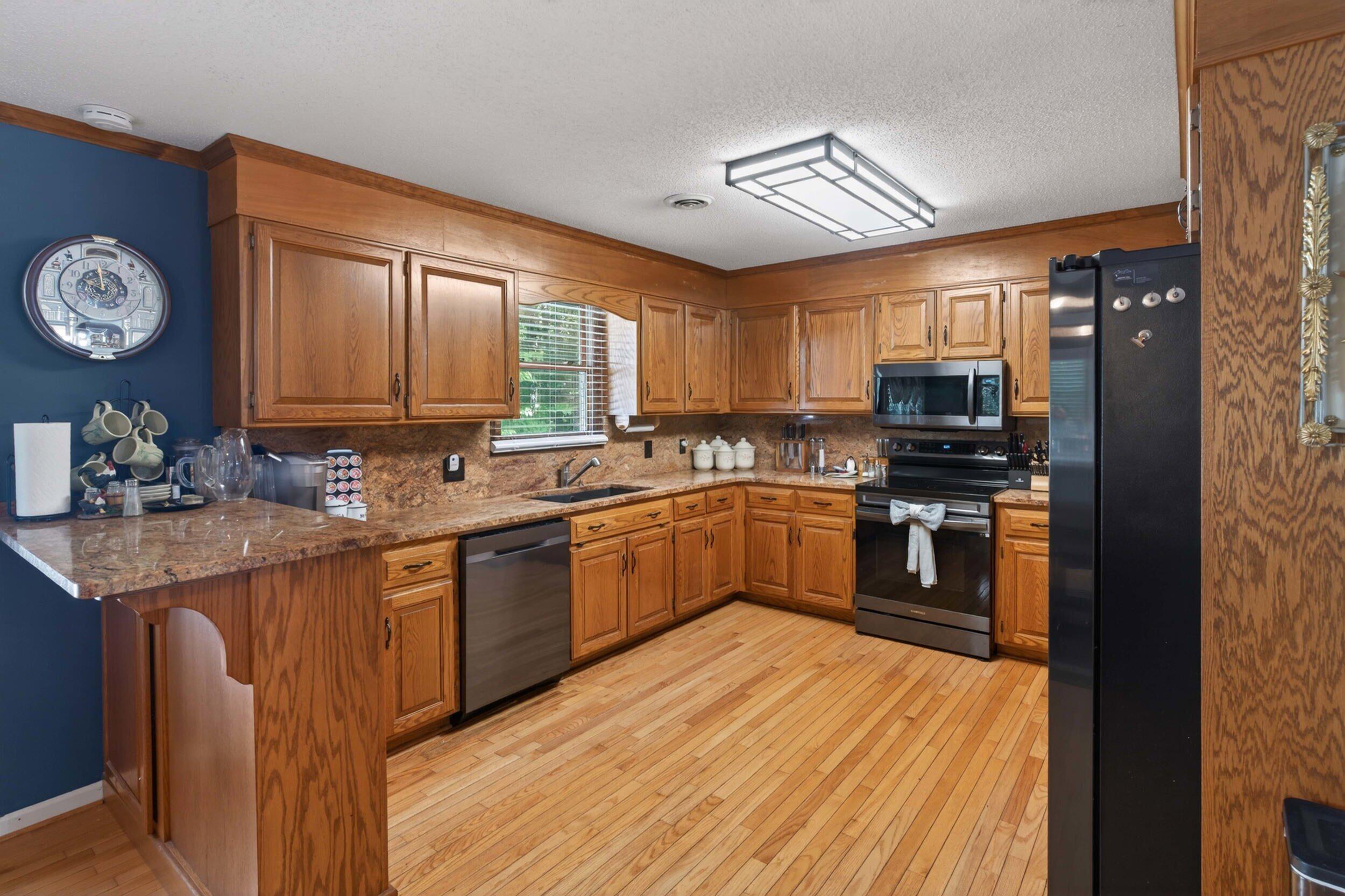 main property photo 20
