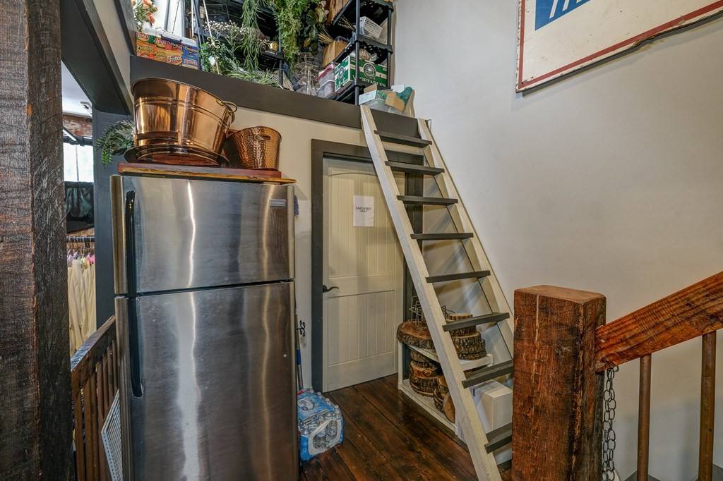 main property photo 46