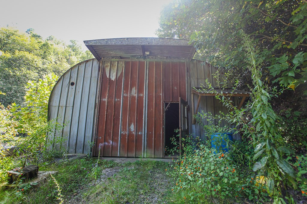 main property photo 28