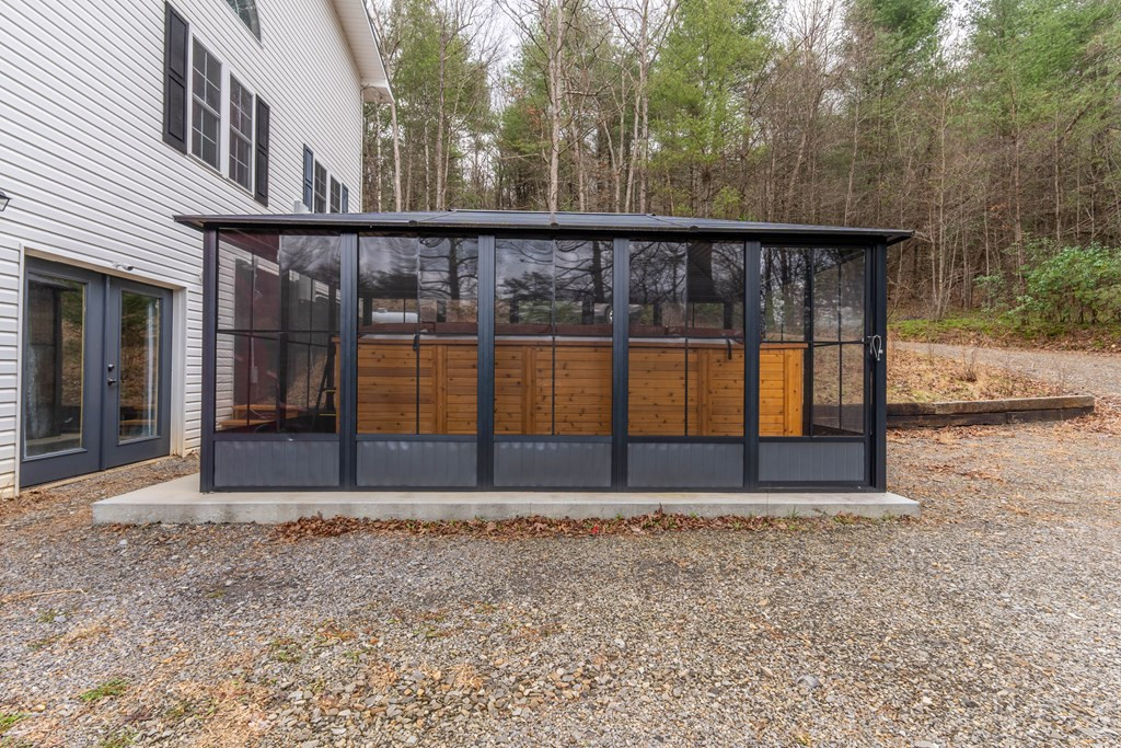 main property photo 28