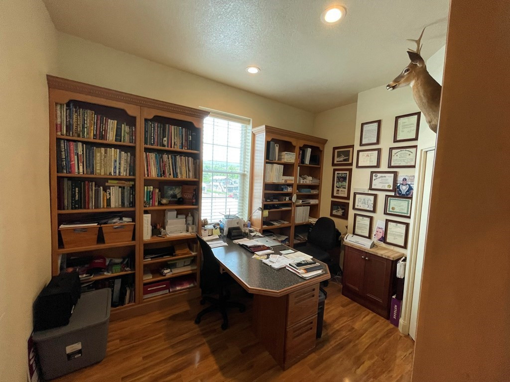 main property photo 10