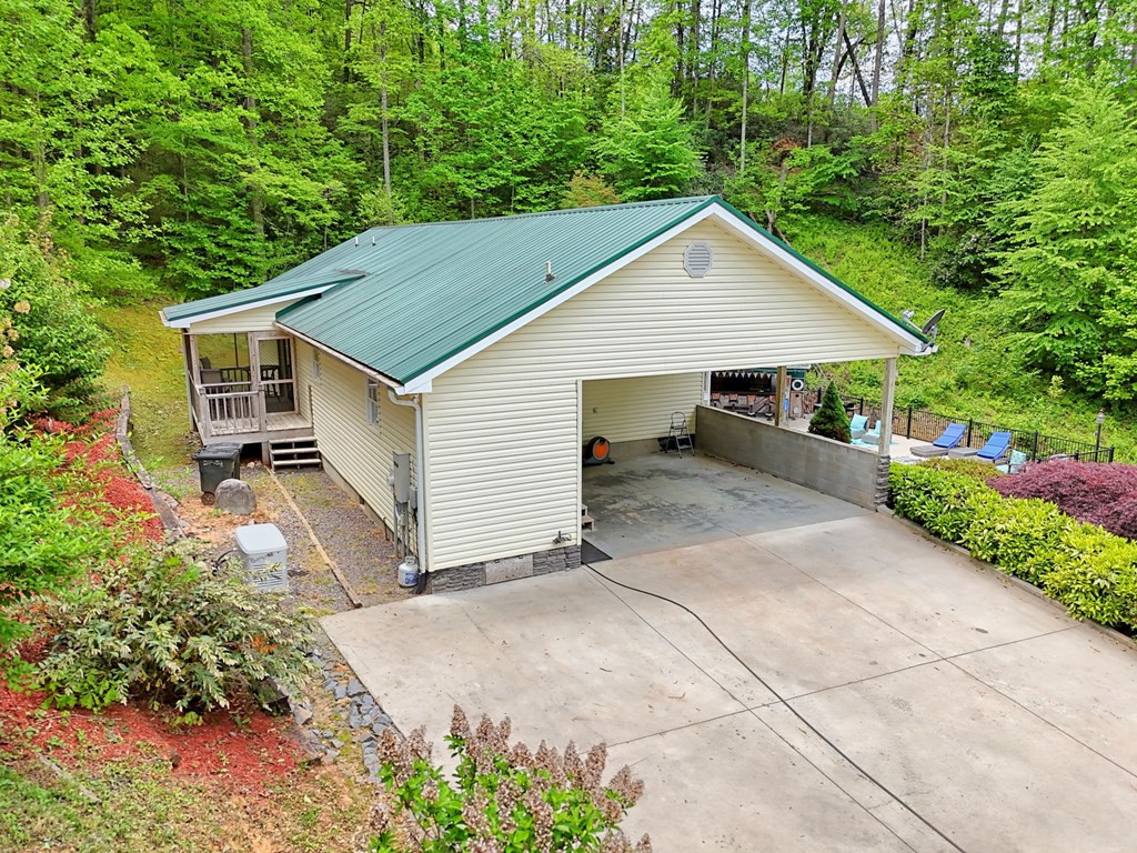 main property photo 28