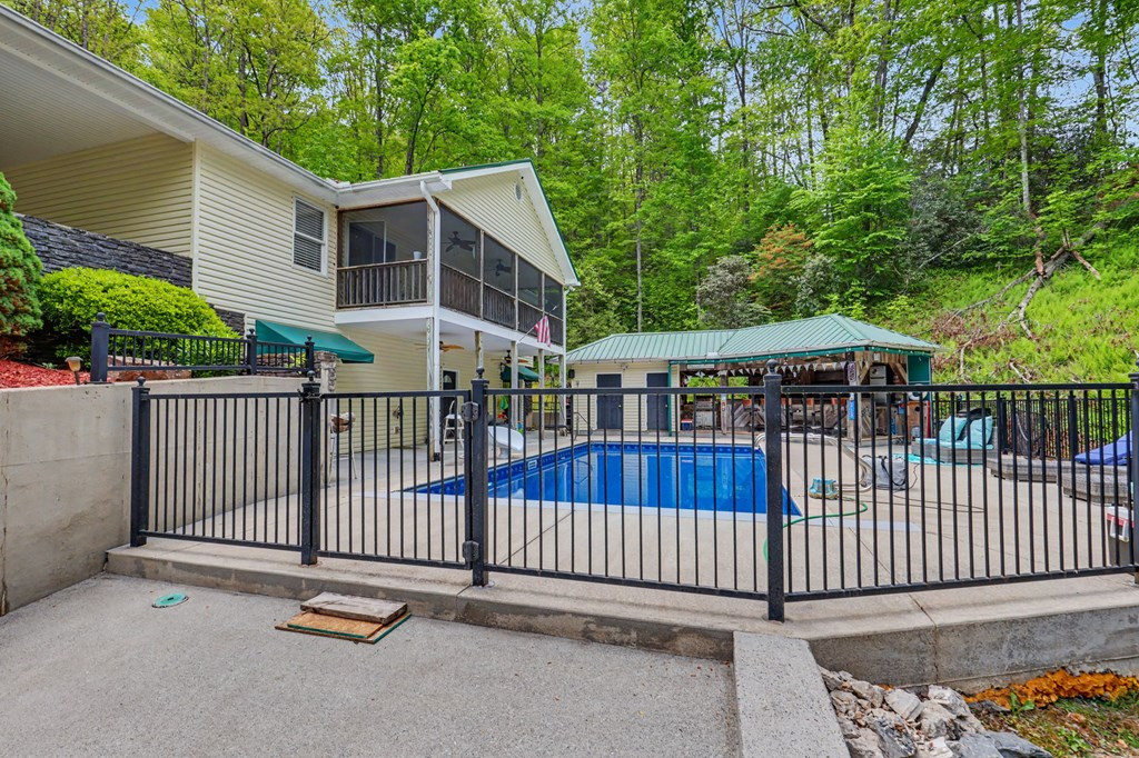 main property photo 37