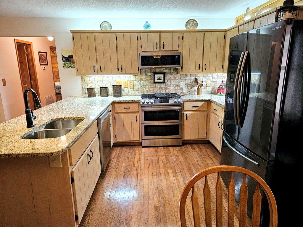 main property photo 9