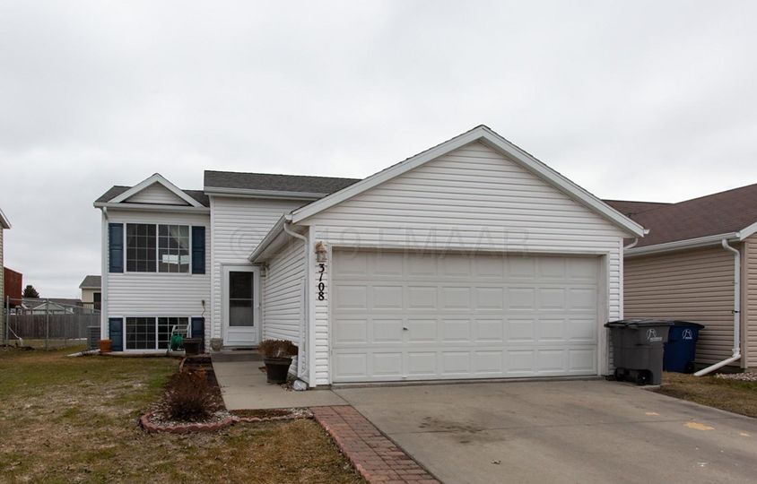 3108 32nd St S, Moorhead, MN 56560