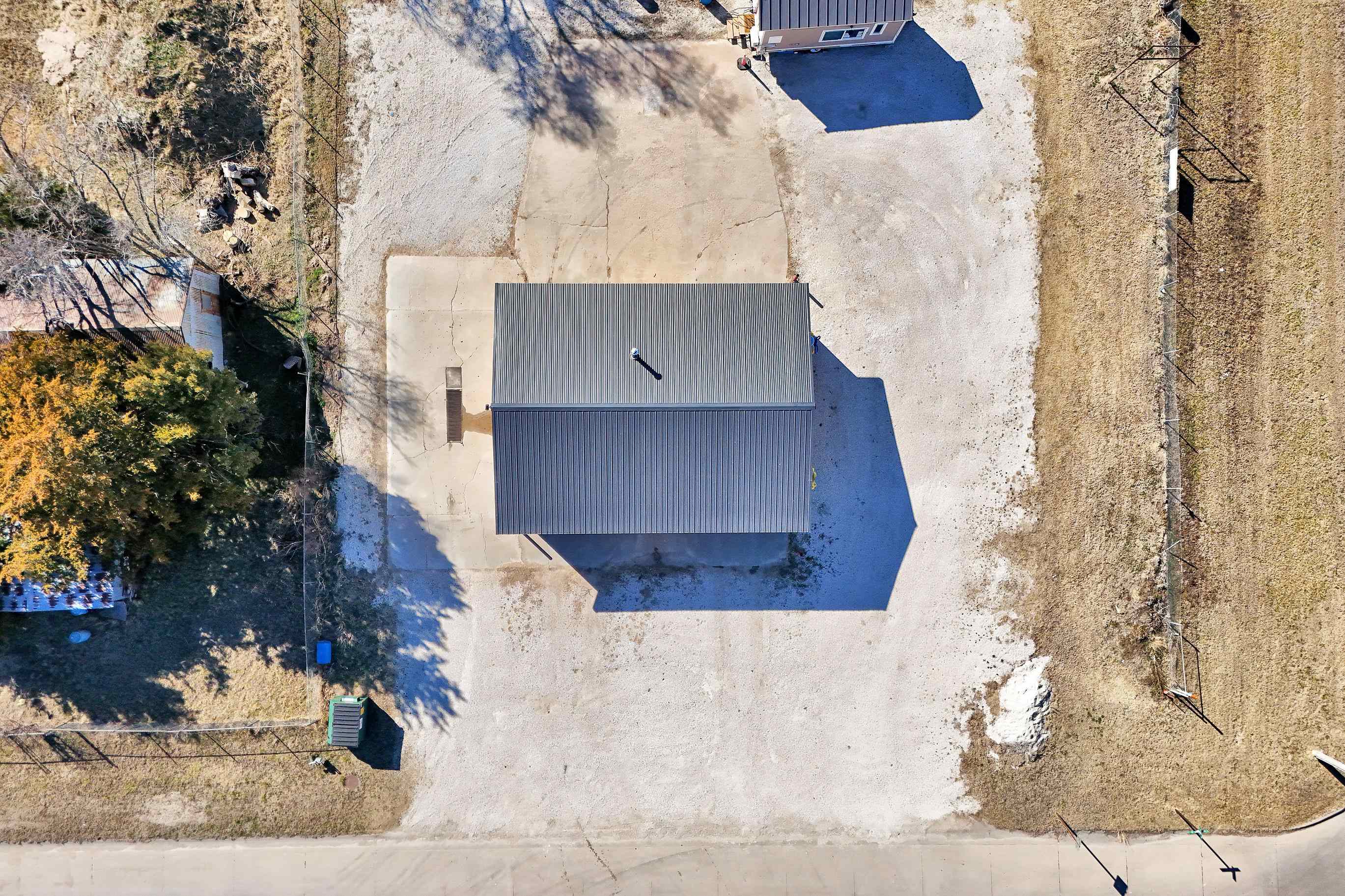 main property photo 25