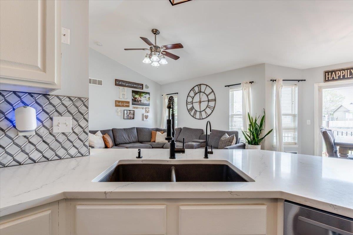 property viewer photo 9