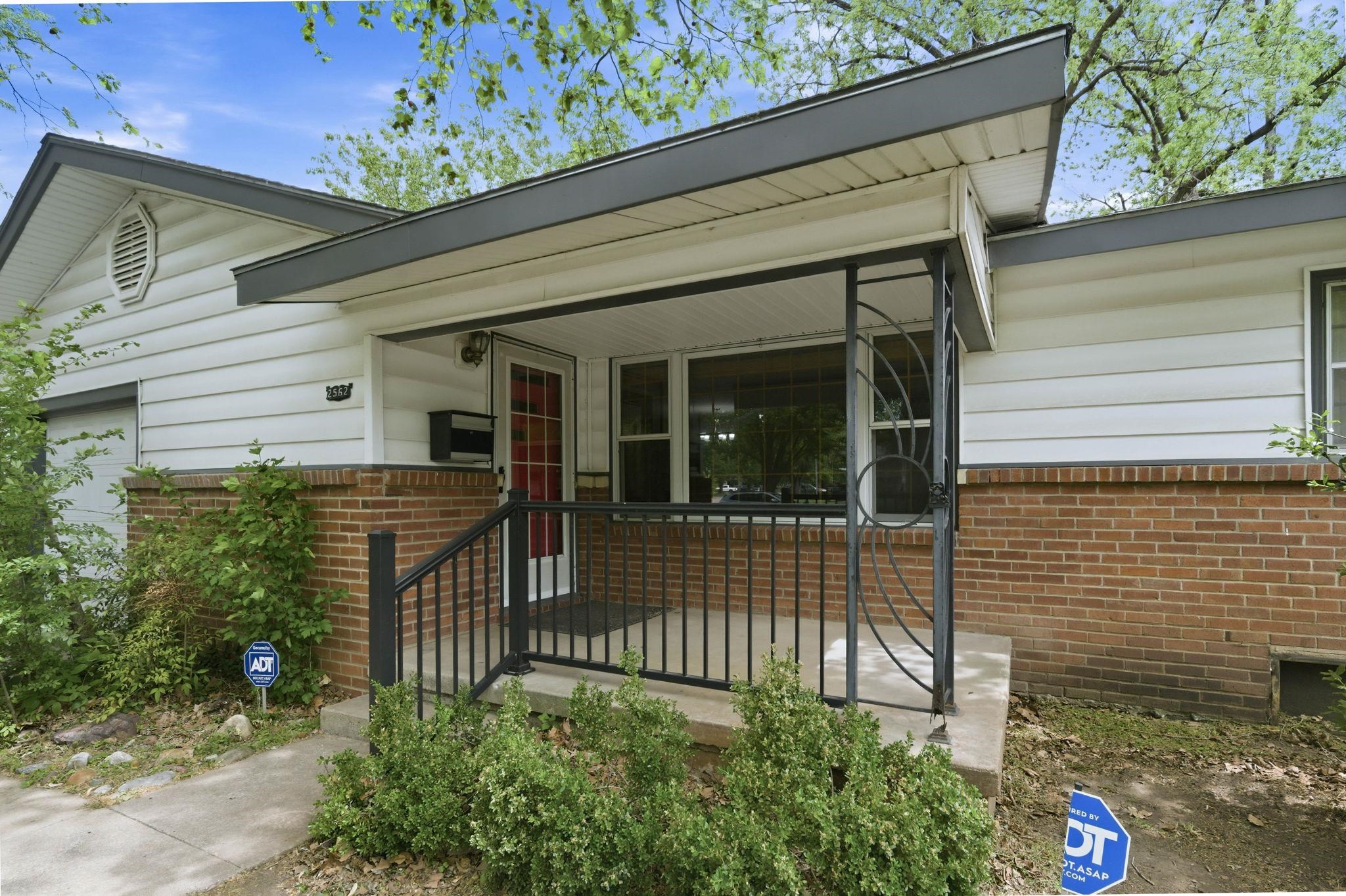 main property photo 4