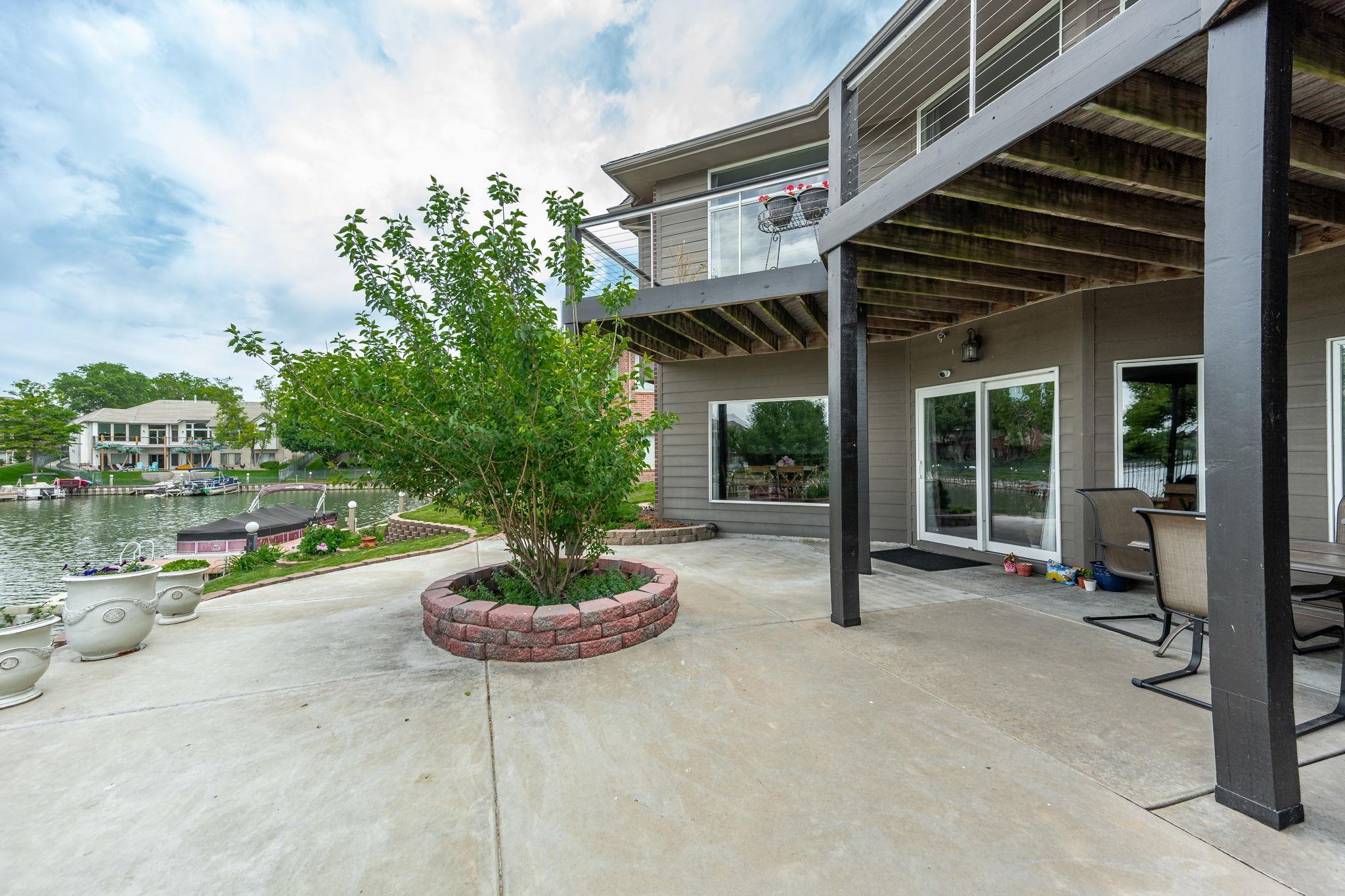 main property photo 28