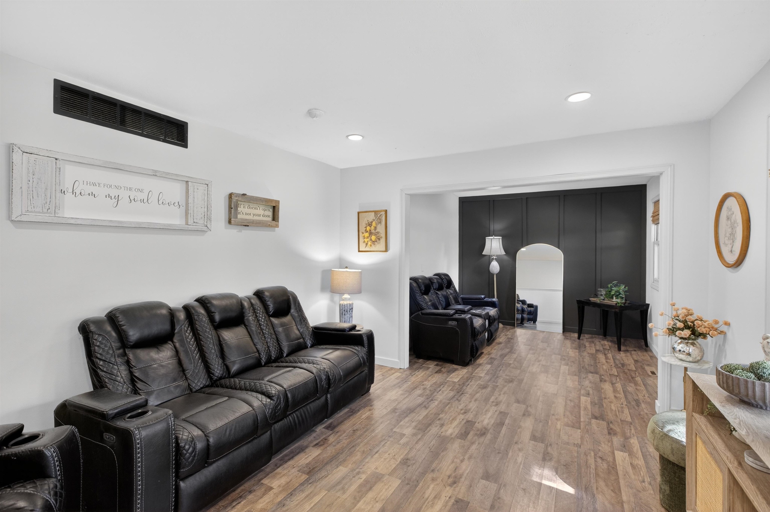 property viewer photo 6