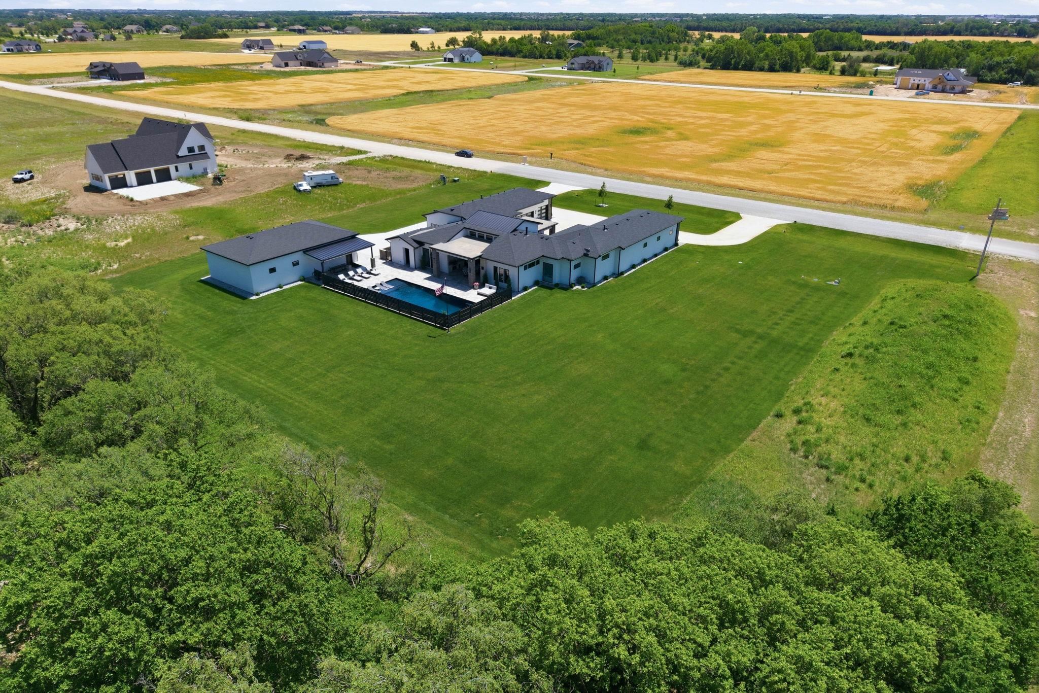 main property photo 28