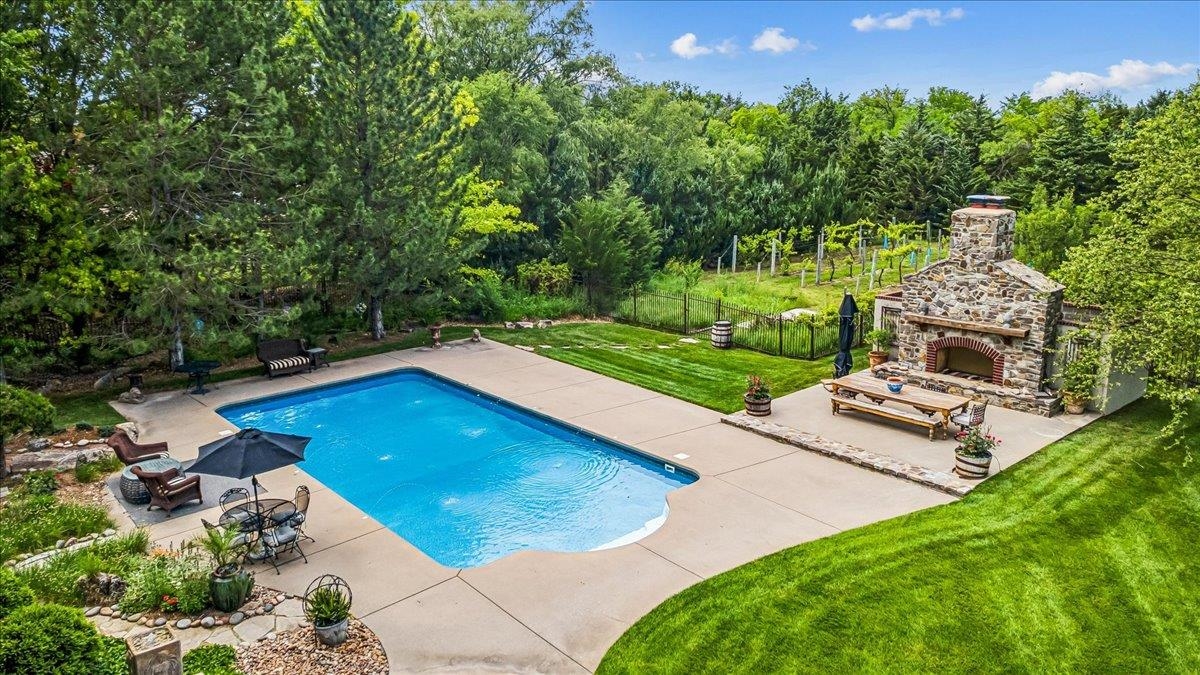 main property photo 30