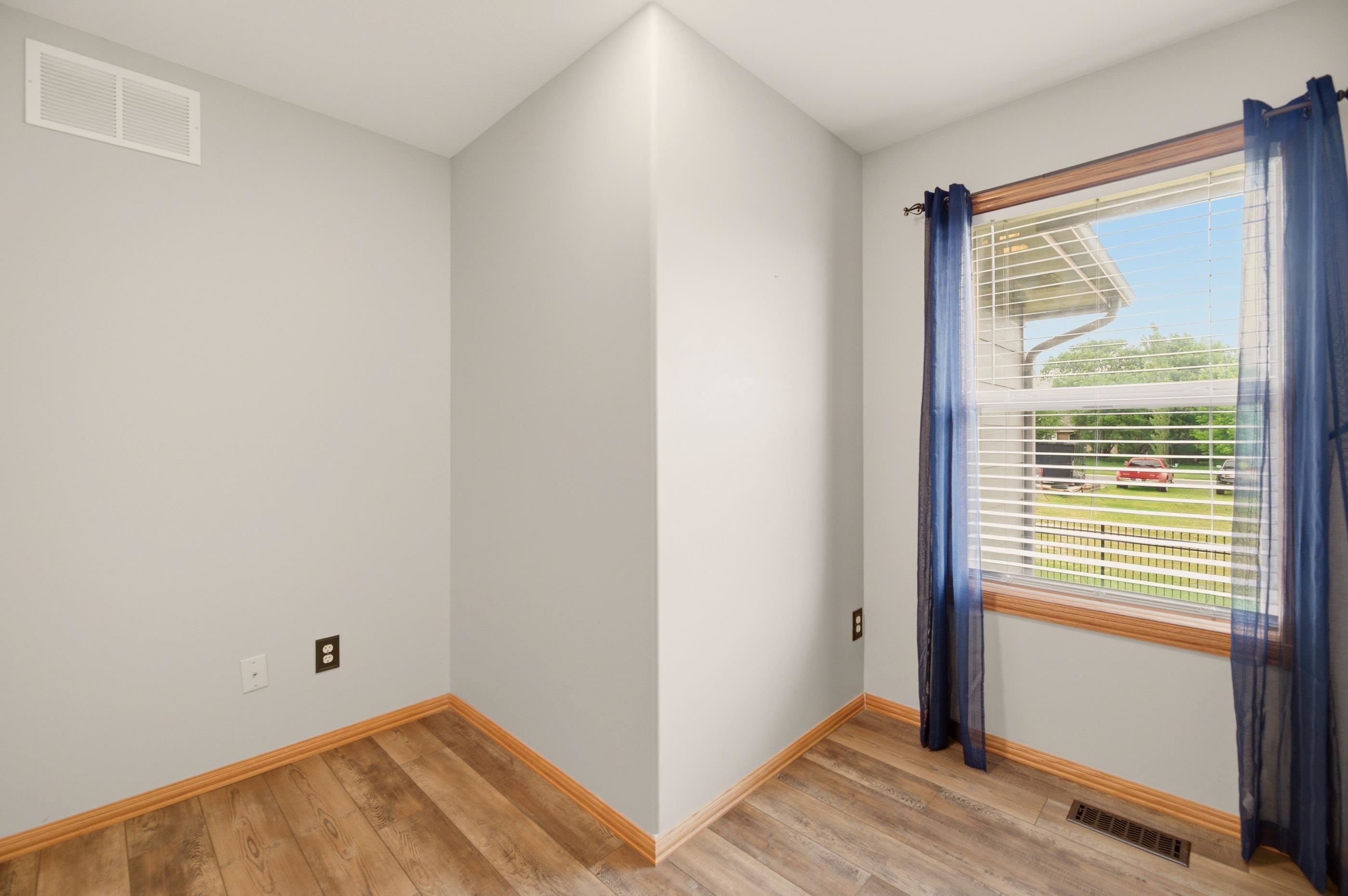 property viewer photo 16