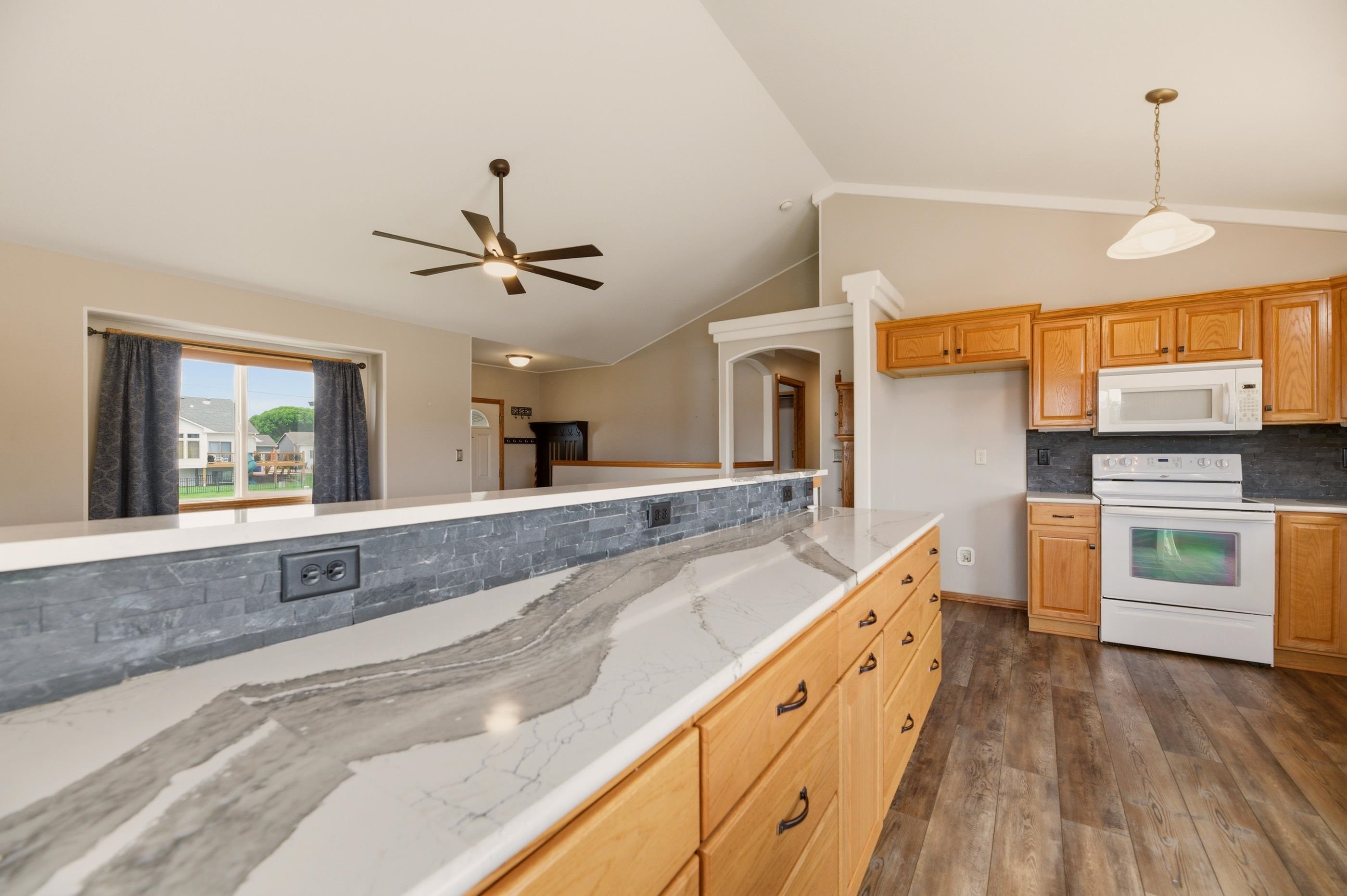 property viewer photo 6