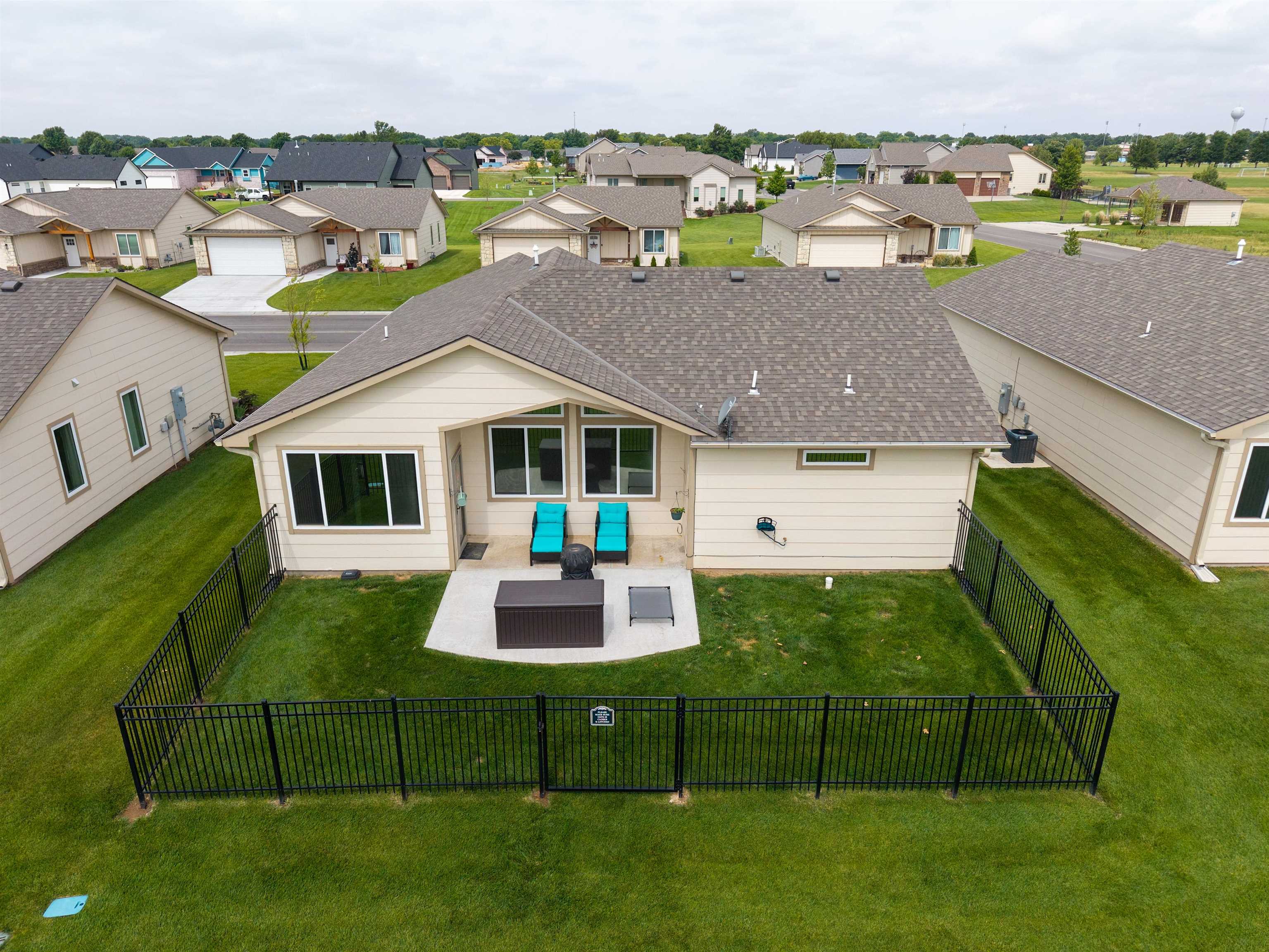 main property photo 30