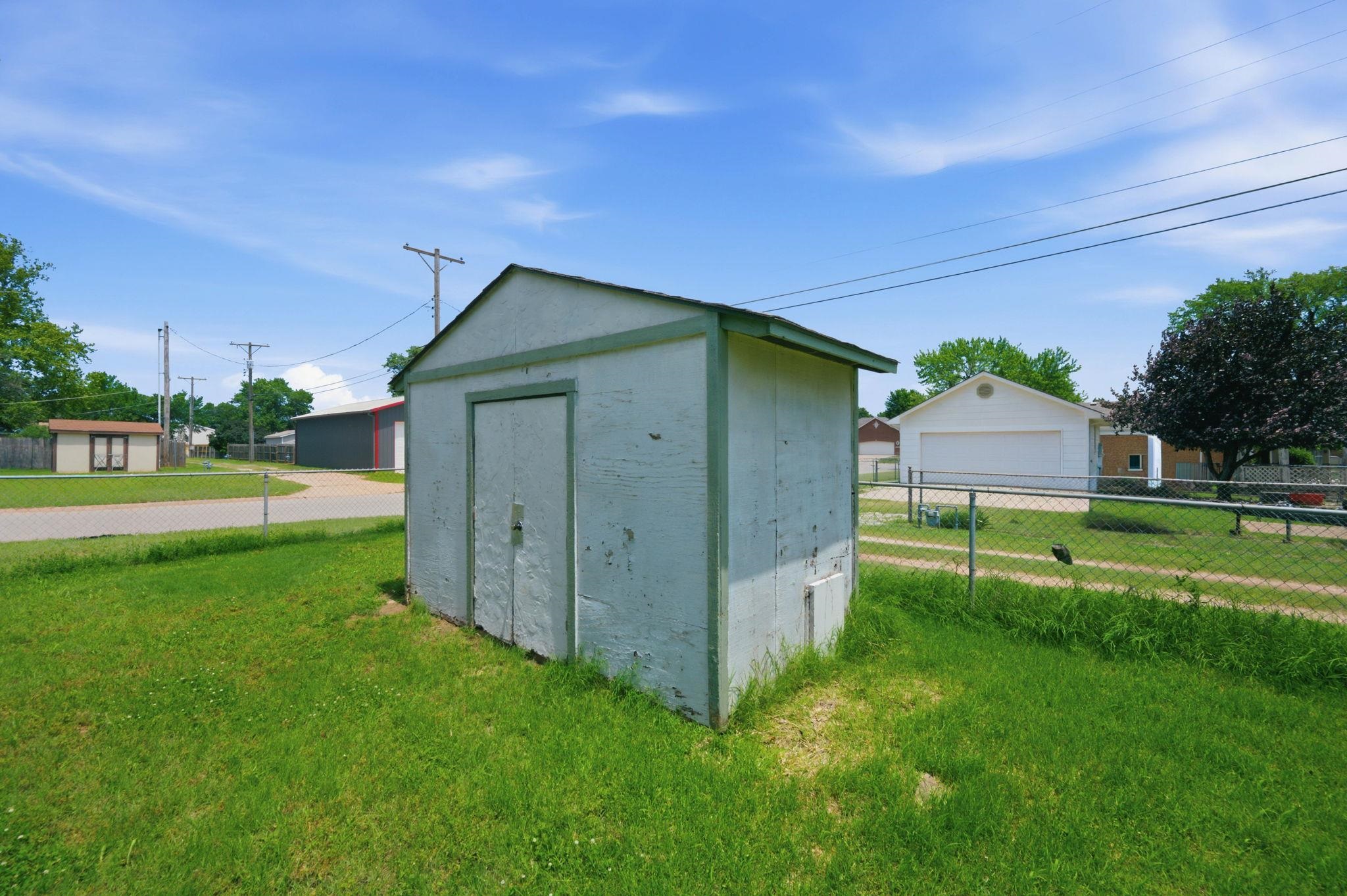 main property photo 28
