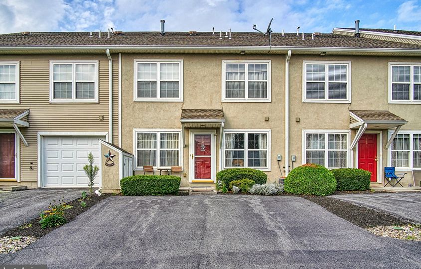 10 Court Ln, Carlisle, PA 17013