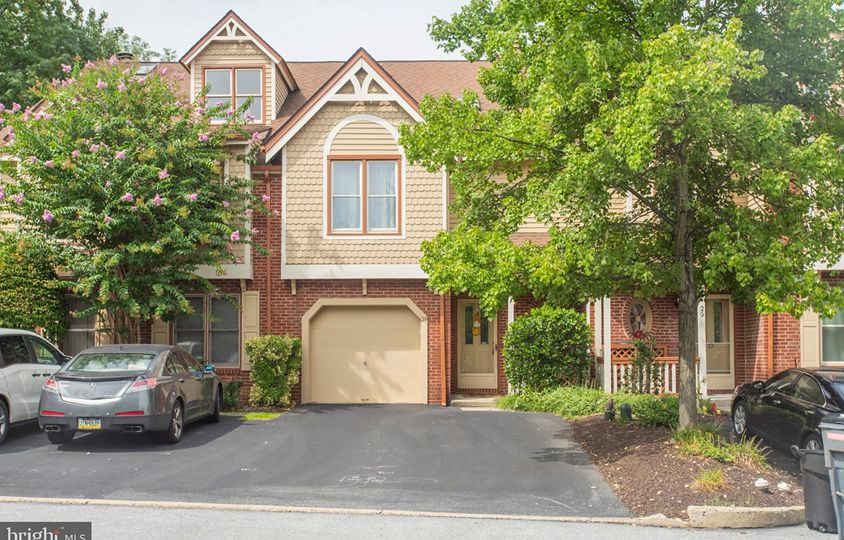 28 Main St, Chesterbrook, PA 19087