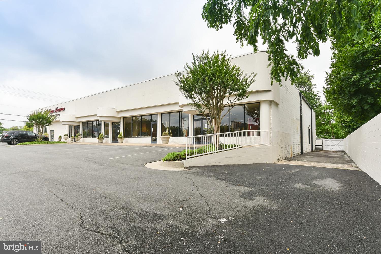 5924 Leesburg Pike, Falls Church, VA 22041