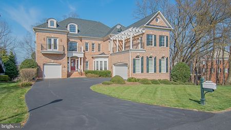 18208 Shinniecock Hills Pl