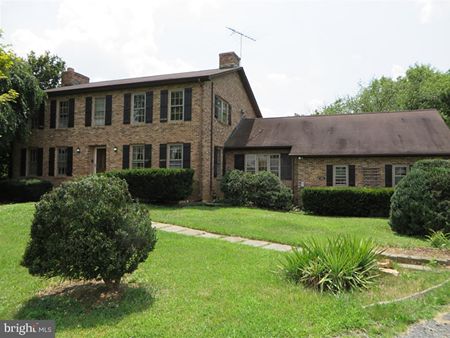 22025 Evergreen Mills Rd