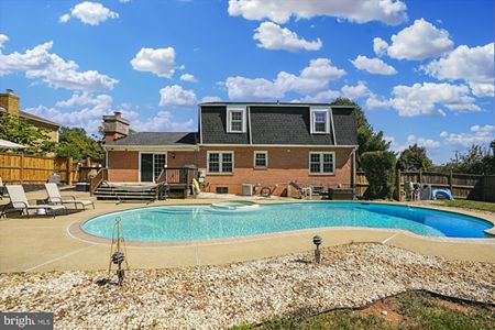 1 Country Club Dr SW