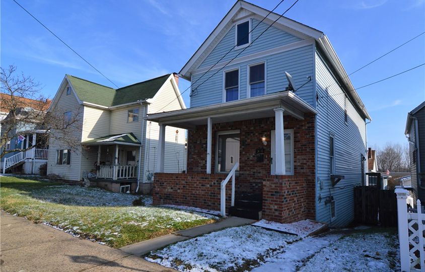 316 S 4th St, Youngwood, PA 15697