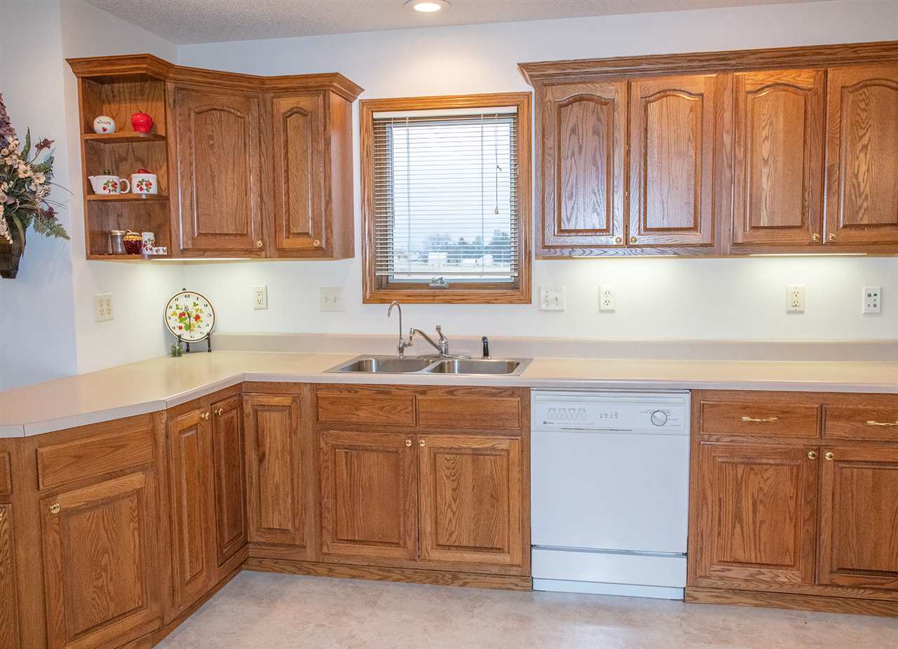 2402 Carstensen Dr Waverly Ia 50677