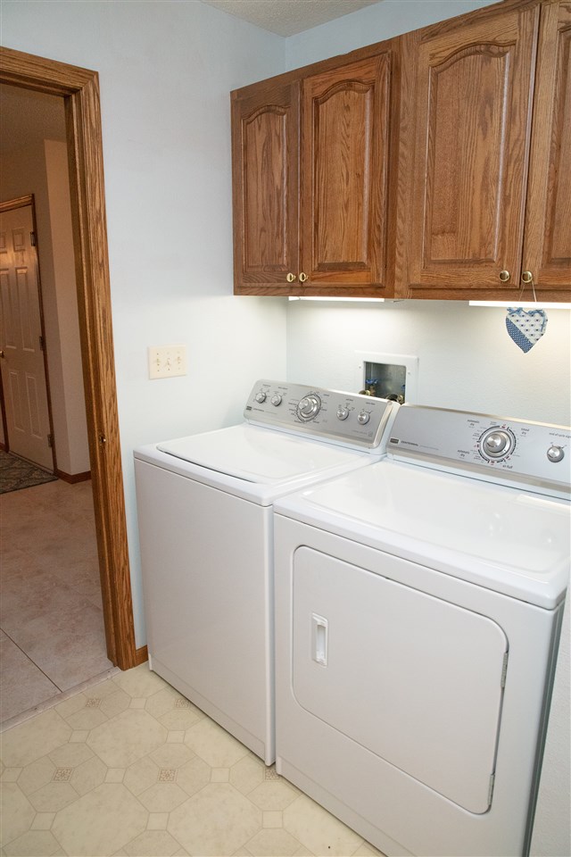 2402 Carstensen Dr Waverly Ia 50677