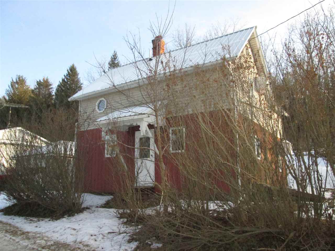 1375 Creamery Rd, Highlandville, IA 52149