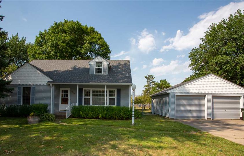 2917 Dallas Dr, Cedar Falls, IA 50613