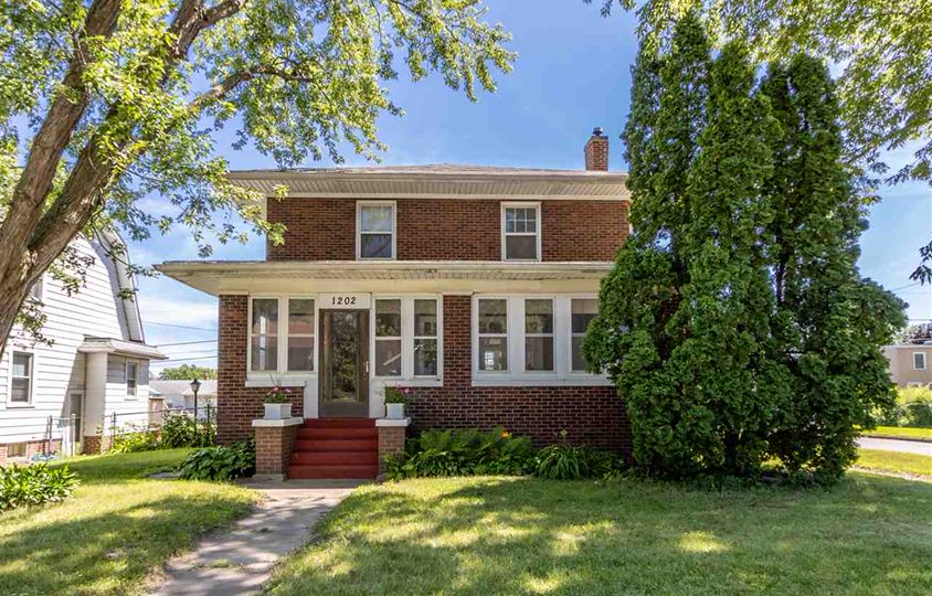 1202 Independence Ave, Waterloo, IA 50703