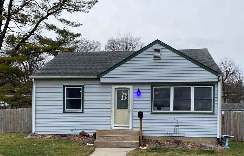 331 Pershing Ave, Decorah, IA 52101